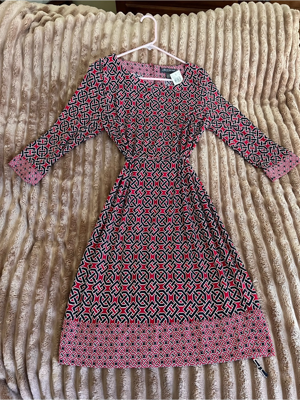 A Pea in the Pod Red and Black Geometric Tie-Waist Long Sleeve Dress